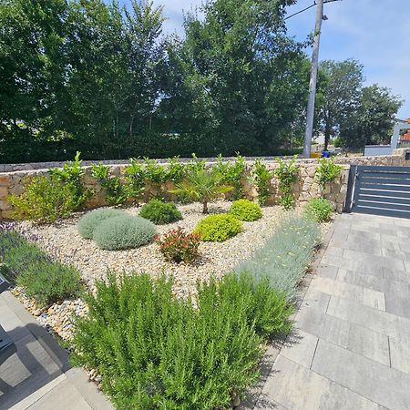 Villa Kaoru Brand New Villa With A Heated Swimming Pool Malinska Exterior foto